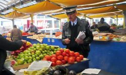 Controale în pieţele din Capitală: Amenzi de peste 60.000 de lei; aproape o tonă de peşte a fost confiscată