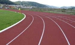 Brăila: Ministrul Tineretului şi Sportului a vizitat Stadionul de atletism din municipiu, care se află în paragină de peste 20 de ani