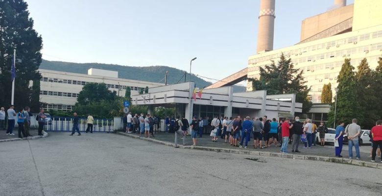 Hunedoara: Protestatarii de la termocentrala Mintia solicită prezenţa premierului pentru dezamorsarea conflictului