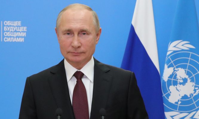 Putin cere un tratat pentru interzicerea armelor în spaţiu şi oferă angajaţilor ONU vaccinul rus anti-COVID