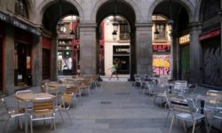 Catalonia închide barurile şi restaurantele timp de 15 zile