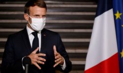 Decapitarea unui profesor în Franţa: Macron promite intensificarea acţiunilor împotriva islamului radical