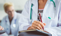 CNAS: Serviciile medicale paraclinice pot fi acordate oriunde în ţară, în baza biletului de trimitere