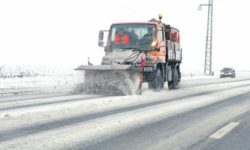 Drumarii ameninţă că nu mai deszăpezesc şoselele dacă nu primesc salariile mărite (sindicat)