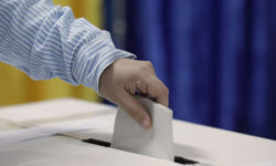 Parlamentare2020/BEC: Alegătorii aflaţi la rând la ora 21,00 la secţie pot vota până la ora 23,59