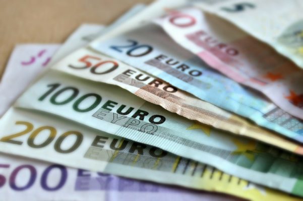 Ungaria şi Polonia au blocat prin veto bugetul multianual al UE, ca urmare a condiţionalităţii privind statul de drept