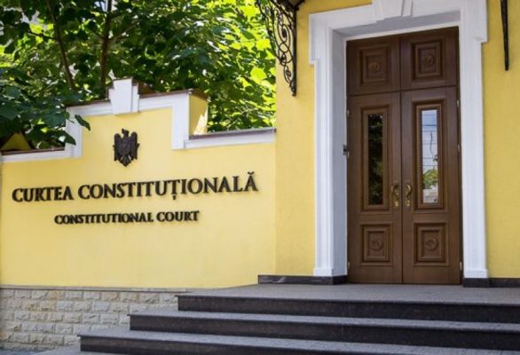 CCR s-ar putea pronunţa pe sesizarea privind legea care interzice referirea la identitatea de gen în şcoli
