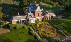 VIDEO Neverland, fosta reşedinţă a cântăreţului Michael Jackson, vândută cu 22 de milioane de dolari