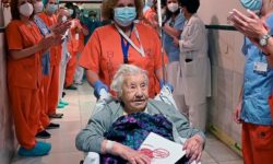 Pacientă de 104 ani externată dintr-un spital din Madrid după ce a depăşit COVID-19