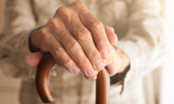 Spania: Amnesty International denunţă condiţiile de trai ”alarmante” din căminele de vârstnici din regiunile Madrid şi Catalonia