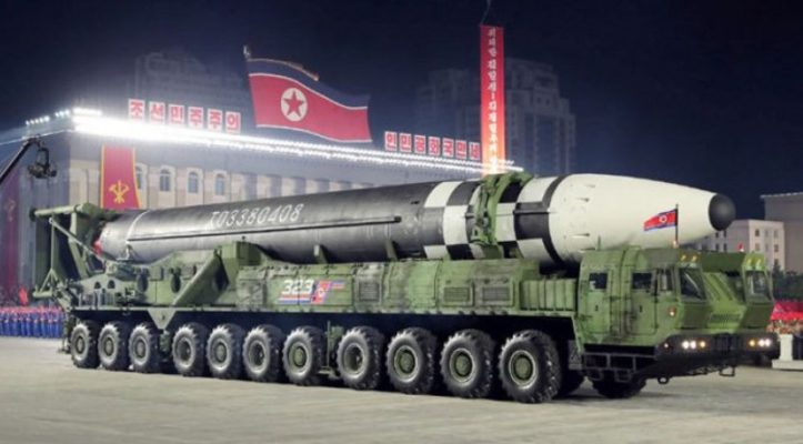 Coreea de Nord: Paradă militară cu prezentarea unui nou model de rachetă balistică