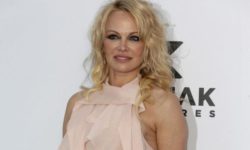 Pamela Anderson s-a căsătorit în secret cu bodyguardul ei şi va renunţa la reţelele de socializare