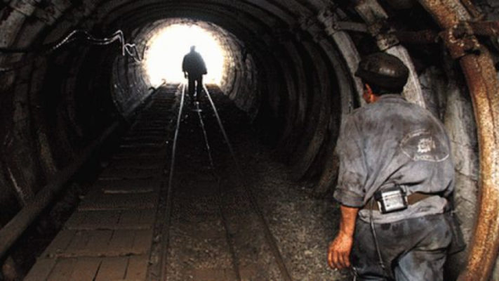 Hunedoara: Peste 100 de mineri de la exploatarea Livezeni au refuzat să iasă din subteran