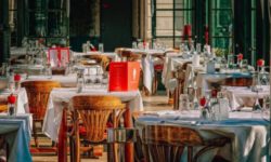 Gratuitatea privind ocuparea domeniului public cu restaurante şi terase de vară se prelungeşte până pe 31 decembrie