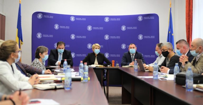 Turcan: Depinde de noi toţi să depăşim faza proiectelor pe hârtie şi să dezvoltăm Valea Jiului