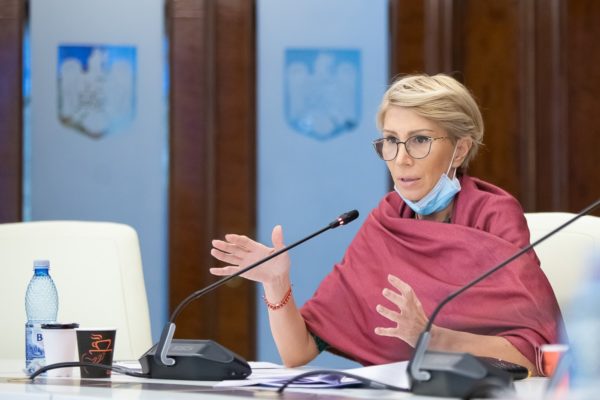 Turcan: Între doi salariaţi cu aceeaşi funcţie din administraţia locală e o diferenţă de salariu de 10.000 euro anual
