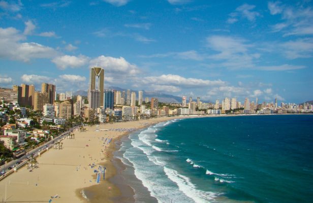 Spania mizează pe 45 de milioane de turişti străini în 2021 şi pe revenirea britanicilor