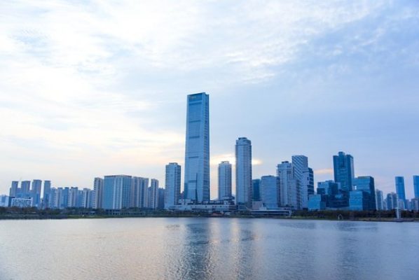 Turnul din Shenzhen care s-a clătinat de mai multe ori a fost închis