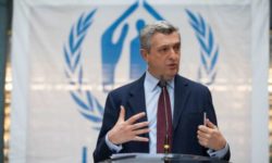 UNHCR invită ţările UE să înceteze ”respingerile ilegale” de migranţi