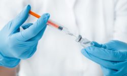 CNCAV: De miercuri ar putea începe imunizarea împotriva COVID-19 a copiilor cu vârste între 12 şi 15 ani