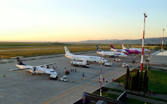 Transportul aerian de pasageri, în scădere cu 76,2% în primul trimestru (INS)