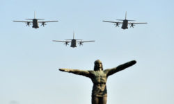 Ceremonie militară în Bucureşti de Ziua Aviaţiei Române şi a Forţelor Aeriene