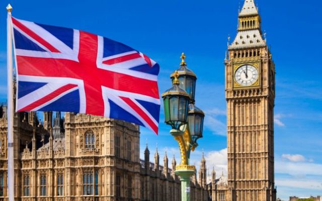 Afganistan: Guvernul britanic lansează un program pentru primirea ”pe termen lung” a 20.000 de refugiaţi afgani