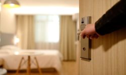 Ile (FIHR): Dacă valul 4 va evolua, impunerea certificatului digital covid la recepţia hotelui va fi singura măsură aplicabilă