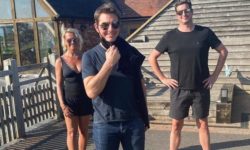 Tom Cruise a aterizat cu elicopterul în grădina unei familii din Marea Britanie