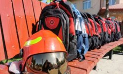 Botoşani: 173 de ghiozdane oferite copiilor nevoiaşi cu ocazia Zilei Pompierilor