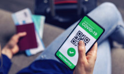 Guvernul britanic renunţă la paşaportul de vaccinare