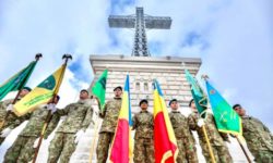 Lucrările majore de restaurare a Crucii de pe Caraiman, finalizate; Ciucă: Militarii au reuşit să se ridice la înălţimea misiunii