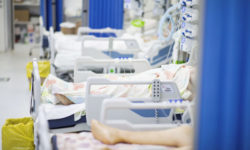 SJU Covasna: Mulţi pacienţi vin în stare gravă la spital; se tratează acasă cu ceai şi pălincă