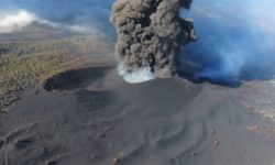 Erupţie vulcanică în Canare: Aeroportul din La Palma, închis pentru a doua oară din cauza norului de cenuşă