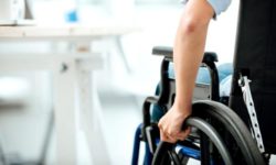 Persoanele cu dizabilităţi atrag atenţia că indemnizaţia pe care o primesc este insuficientă