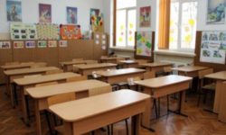 Senat: Amenzi pentru personalul din unităţile de învăţământ care pretinde bani elevilor – adoptare tacită