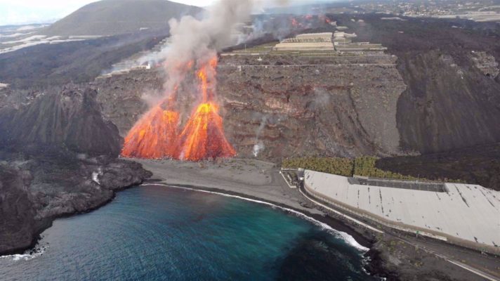 La Palma: Un nou flux de lavă a ajuns în ocean
