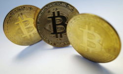 Persoanele fizice plătesc impozit pe venit şi CASS la câştiguri de peste 27.600 lei/an din criptomonede (consultanţi)