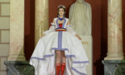 Reprezentanta României la Miss Universe – rochie creată de un designer israelian cu origini româneşti, la proba costum naţional