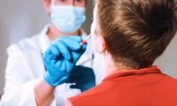 Sindicate: Testarea elevilor trebuie făcută în familie, majoritatea cadrelor didactice vor refuza să le administreze