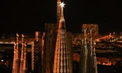 Papa Francisc doreşte ca steaua de pe catedrala Sagrada Familia să lumineze calea către iubirea dintre oameni