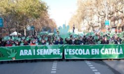 VIDEO Spania: Aproximativ 35.000 de persoane au protestat la Barcelona împotriva extinderii limbii spaniole în şcolile din Catalonia