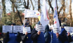 Angajaţii INS protestează miercuri în faţa sediului PSD pentru respectarea legii salarizării
