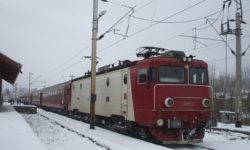 CFR SA: Toate magistralele feroviare sunt operaţionale, luni dimineaţa; circulaţia trenurilor se desfăşoară în condiţii de iarnă