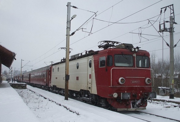 CFR SA: Toate magistralele feroviare sunt operaţionale, luni dimineaţa; circulaţia trenurilor se desfăşoară în condiţii de iarnă