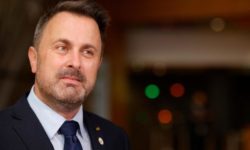 Premierul luxemburghez Xavier Bettel, acuzat de plagiat, renunţă la diploma de studii aprofundate obţinută în Franţa