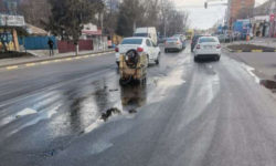 Galaţi: Amendă de 100.000 lei benzinăriei care a vândut motorina în rezervorul de 1.000 de litri răsturnat pe şosea