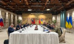 Negocieri la Istanbul: Kievul propune un statut de neutralitate cu garanţii extinse; Rusia anunţă reducerea ”radicală” a activităţii ei militare