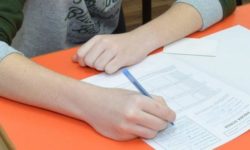 Elevii de clasa a VIII-a vor susţine proba la Matematică din cadrul Simulării Evaluării Naţionale