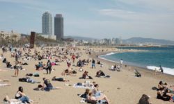 Spania: Barcelona va interzice fumatul pe plaje începând din iulie